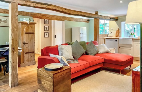 New Forest District Cottage | 2 bedroom accommodation in Cadnam, near Brockenhurst