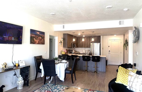 Downtown Salt Lake City Apartment | 2-bedroom apartment in enjoyable SLC with fitness room, AC, FREE PARKING