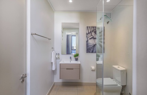 Greater Johannesburg Metropolitan Area Apartment | 2 Bedroom apartment with an amazing view, Wifi, AC & a restauarant onsite.