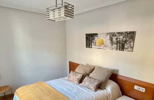 Las Campas y San Claudio Apartment | 2 bedroom apartment. and free parking in La Losa