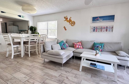 Trailer Estates Apartment | 2 Bedroom Apartment in Bradenton