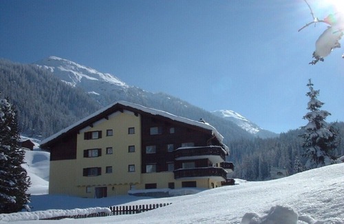 Klosters-Serneus Apartment | 2-bedroom apartment, ideal for skiing, golf, hiking and biking, sleeps 5