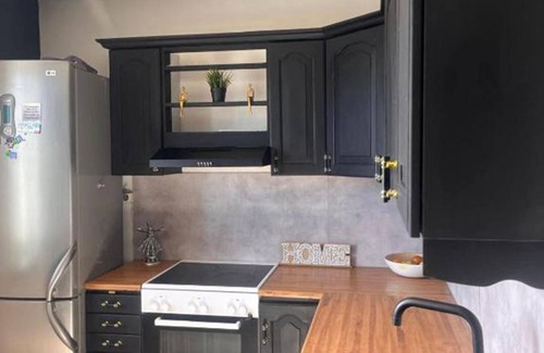 Gamle Oslo Condo | 2 Bedroom Apartment in Helsfyr, Oslo, Ideal for Long & short Stays ,free parking