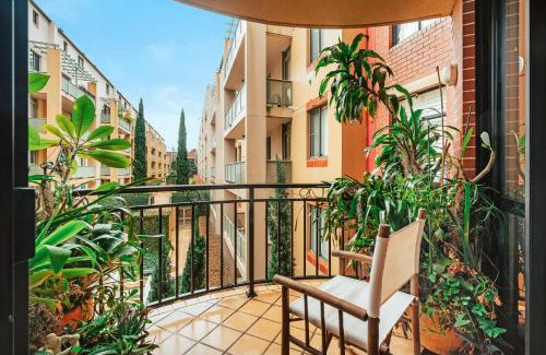 Darling Harbour Apartment | 2 Bedroom Apartment Pyrmont with Balcony