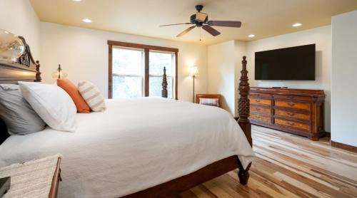 Church Street Hotel | 2 Bedroom Apartment 10 Minutes to Atlanta Airport