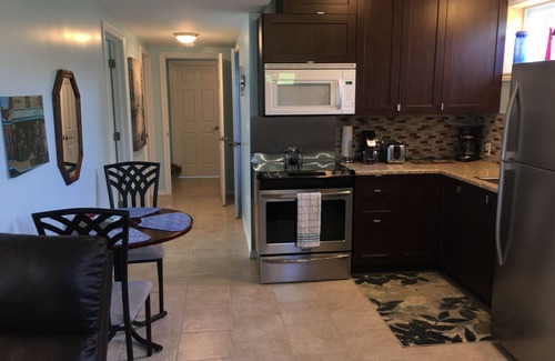 Kitchener Apartment | 2 Bedroom Apartment With Pool West Side