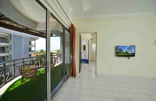 Kuala Teriang Apartment | 2 Bedroom Apartment with Pool View