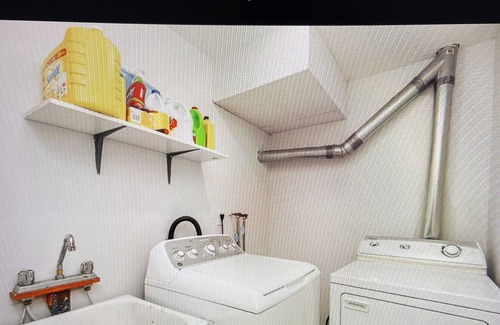 South Clearbrook House | 2 bedroom basement in Abbotsford with parking