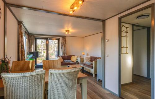 Knikkerdorp House | 2 Bedroom Beautiful Home In Well