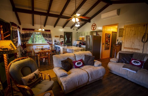 Fontana Dam Cabin | 2-bedroom cabin just 8 minutes from Tail of the Dragon