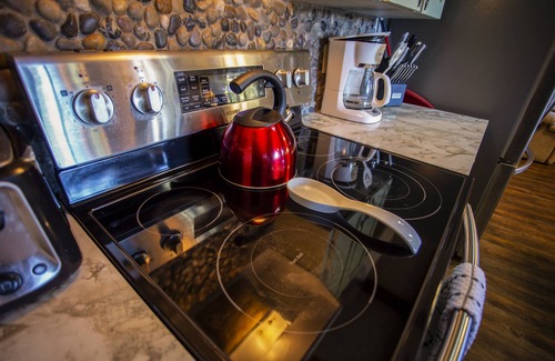 Fontana Dam Cabin | 2-bedroom cabin just 8 minutes from Tail of the Dragon