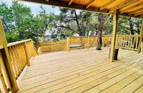 Cardinal Hills Cabin | 2 bedroom cabin near the Lake with private hottub.