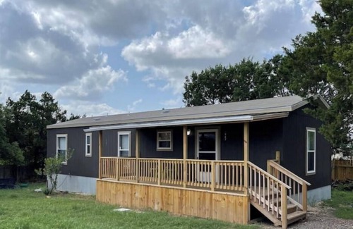 Cardinal Hills Cabin | 2 bedroom cabin near the Lake with private hottub.