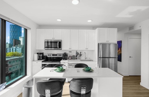 Crescent Heights Apartment | 2 Bedroom Calgary Tower View! Free Underground Parking!