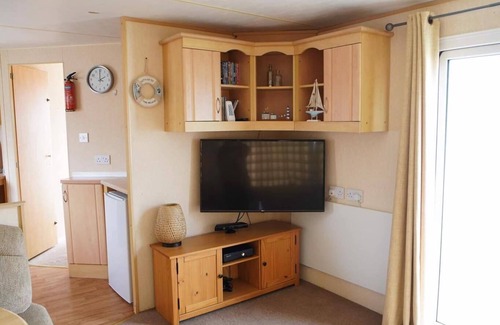 Hunstanton Ski Chalet | 2 bedroom caravan in hunstanton Dogs go free