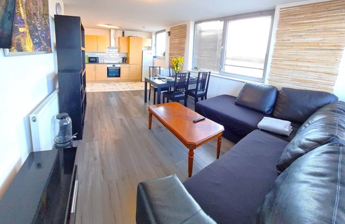 Liverpool City Centre Apartment | 2 bedroom Central Flat with Parking