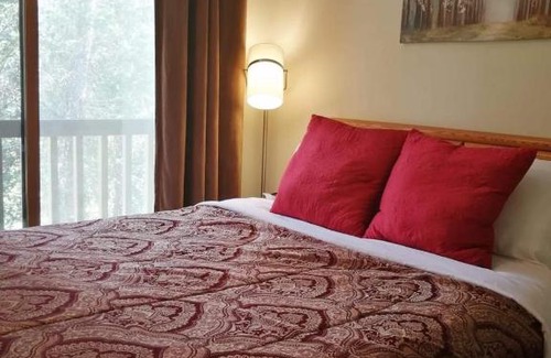 East Kootenay Ski Chalet | 2 Bedroom Chalet for 6