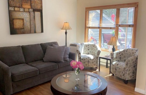 East Kootenay Ski Chalet | 2 Bedroom Chalet for 6