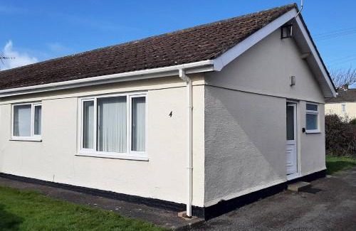 Scurlage Apartment | 2 bedroom Chalet all to yourself, free parking, dogs welcome