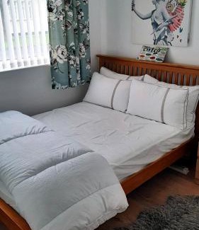 Scurlage Apartment | 2 bedroom Chalet all to yourself, free parking, dogs welcome