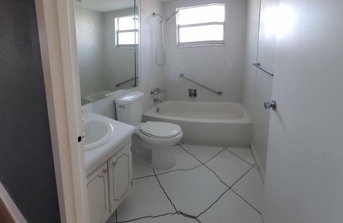 Kings Point Condo | 2 Bedroom Condo 436628 by Houzlet