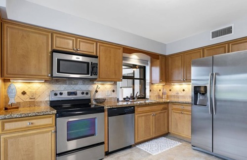 Jupiter Condo | 2 Bedroom Condo (435090) by Houzlet