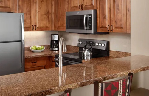 Highland Meadows Condo | 2 Bedroom Condo at Marriott Streamside Evergreen, Vail!