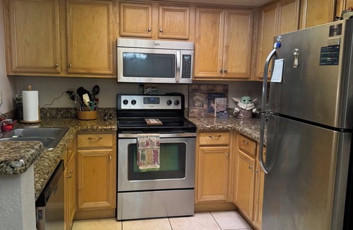 Glendale Condo | 2-bedroom condo in charming Glendale with WiFi, AC, fitness room