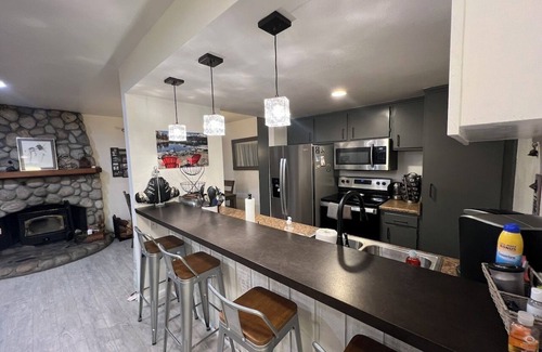 Mammoth Lakes Condo | 2-bedroom condo just a 5 minute free shuttle to Mammoth Mtn door to door.