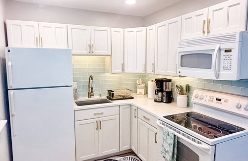 Anglesea Condo | 2-bedroom condo in serene North Wildwood with WiFi, AC