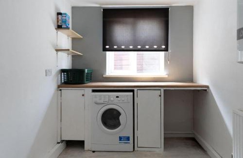 Barnsley House | 2 bedroom Cossy Detached Property