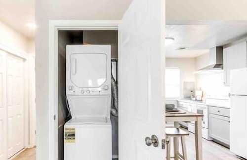 Edmond House | 2-Bedroom Cottage w/KING bed