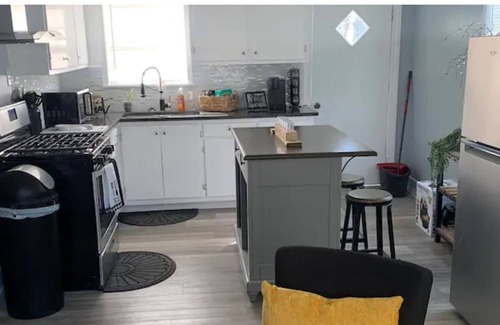 Columbia House | 2 Bedroom Cozy Family Friendly Home