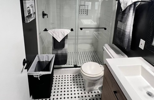 Columbia House | 2 Bedroom Cozy Family Friendly Home