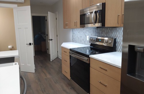 Irvington House | 2 Bedroom Dble. 1 1/2 Bath, Pet Friendly