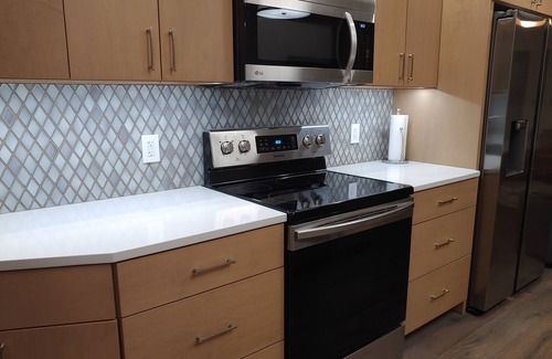 Irvington House | 2 Bedroom Dble. 1 1/2 Bath, Pet Friendly