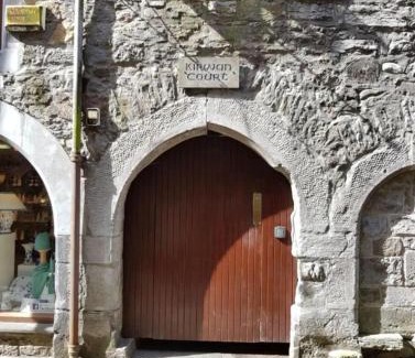 Galway City Centre Apartment | 2 bedroom deluxe Galway city centre location location Free parking