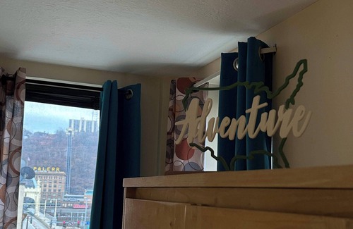 Downtown Pittsburgh Apartment | 2 Bedroom Downtown Apt | City Views | Park & Walk!