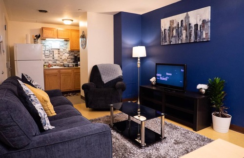 Downtown Pittsburgh Apartment | 2 Bedroom Downtown Apt Clean and Safe