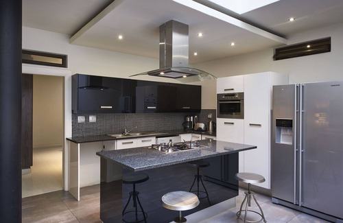 Greater Johannesburg Metropolitan Area Apartment | 2 Bedroom En-suite Luxury Apartment with two king beds in Sandton CBD