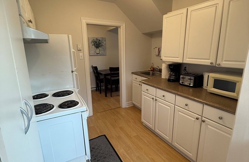 Terra Nova Apartment | 2 Bedroom Executive Apartment near Airport - Airport Manor Unit #3