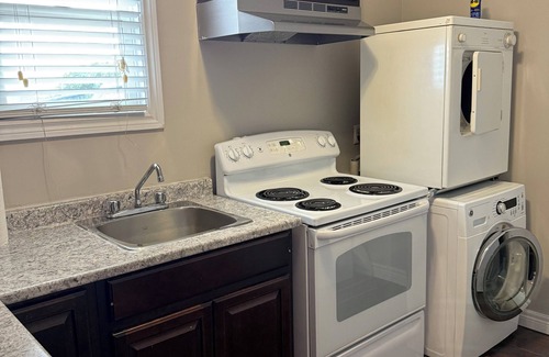 Terra Nova Apartment | 2 Bedroom Executive Apartment near Airport - Airport Manor Unit #4