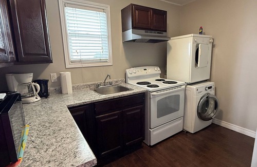 Terra Nova Apartment | 2 Bedroom Executive Apartment near Airport - Airport Manor Unit #4