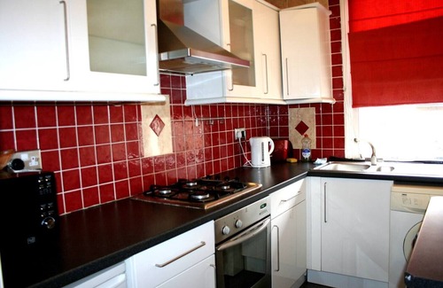 Southend-on-Sea Apartment | 2 Bedroom Flat with B/fast & Parking, near Theatrenn
