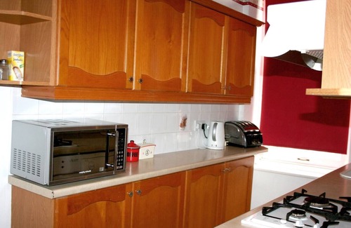 Southend-on-Sea Apartment | 2 Bedroom Flat with B/fast & Parking, near Theatrenn
