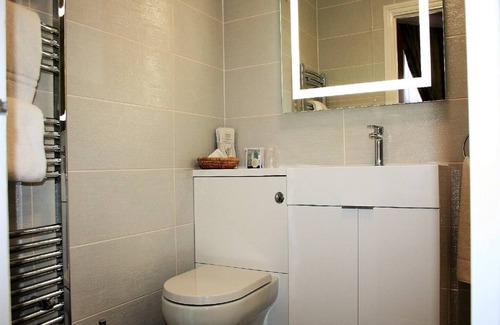 Westcliff-on-Sea House | 2 Bedroom Flat with B/fast & Parking, near Theatrenn
