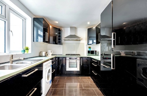 Thamesfield Apartment | 2 bedroom flat in Putney by the river