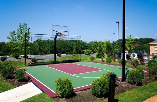 Concordville Condo | 2 Bedroom | Free Breakfast. Seasonal Outdoor Pool