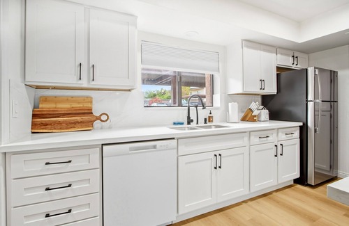 South Scottsdale Condo | 2 Bedroom Fresh remodel, High end furnishings, walk to Old town Scottsdale.