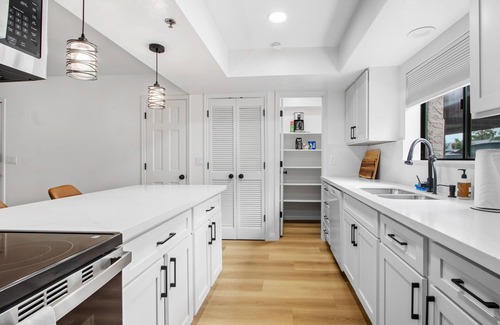 South Scottsdale Condo | 2 Bedroom Fresh remodel, High end furnishings, walk to Old town Scottsdale.